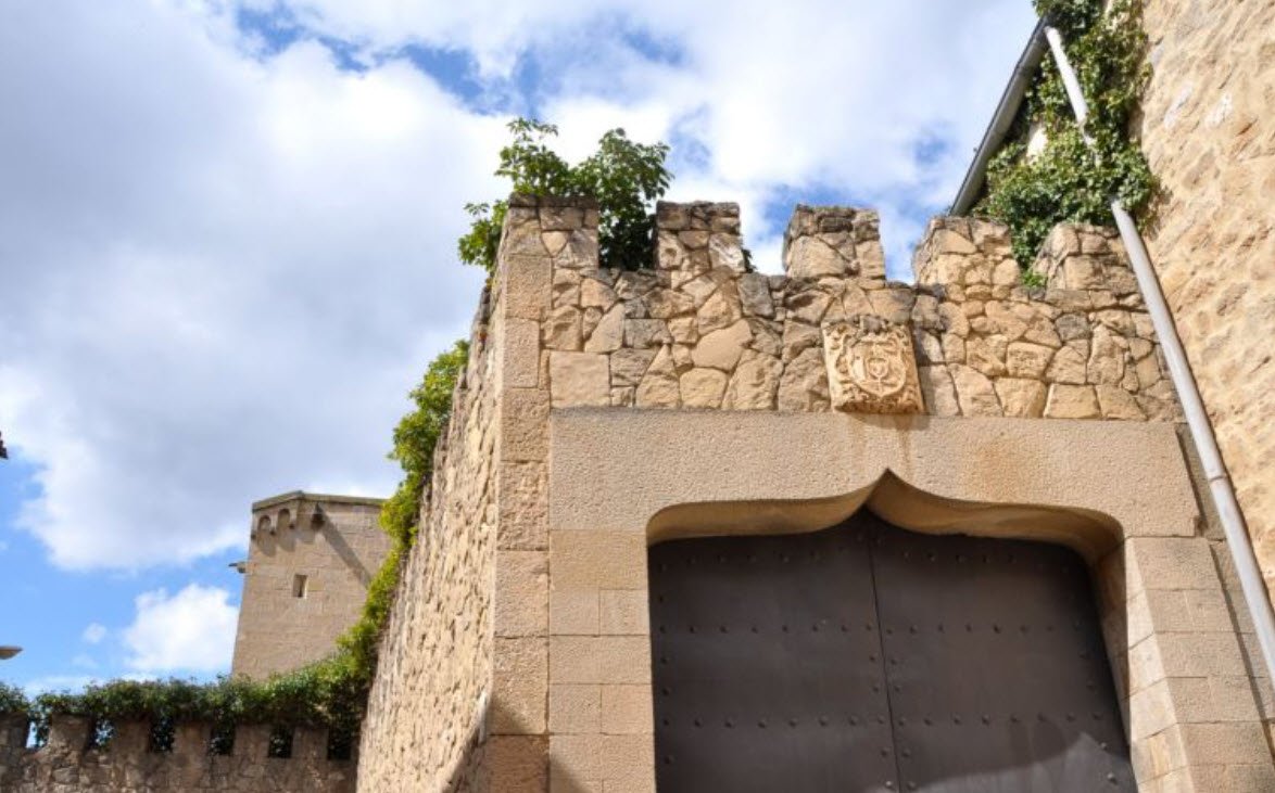 Castell d'Albatàrrec, Spain